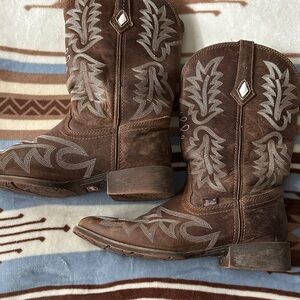 Brown Western Cowboy Boots with Embroidered Design Justin’s